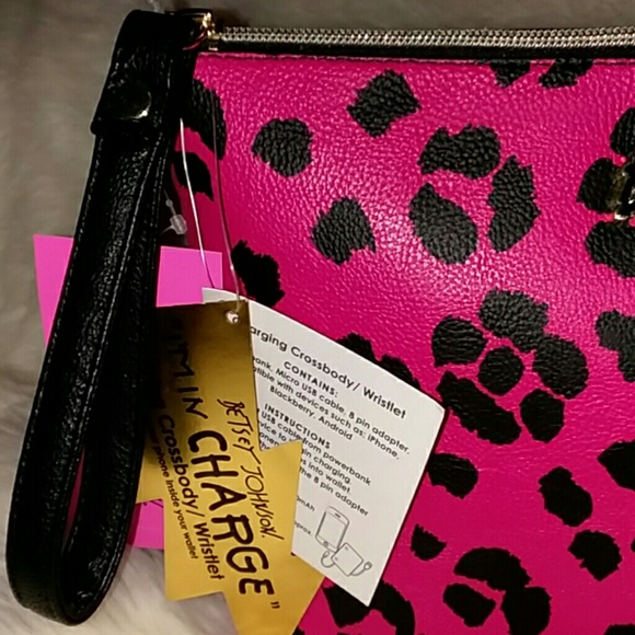NWT Betsey Johnson Cheetah Charging Wristlet Zippe - Picture 2 of 8